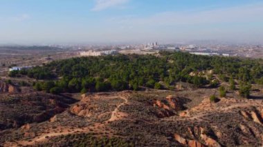 Hava Aracı, doğaya ve kentlere geniş bir bakış açısıyla uçuyor.
