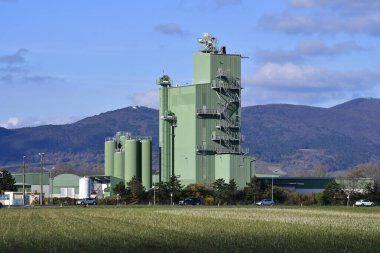 Avusturya, asfalt karıştırma tesisi ve dış merdiven