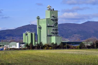 Avusturya, asfalt karıştırma tesisi ve dış merdiven