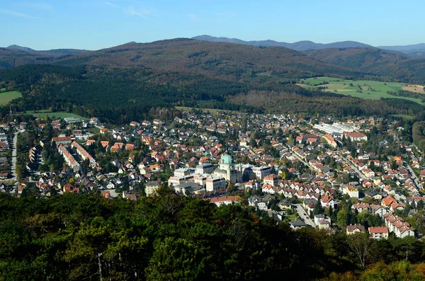 Österrike Industristaden Berndorf Triesting Valley Niederösterreich Med Margaretens Kyrka Och — Stockfoto