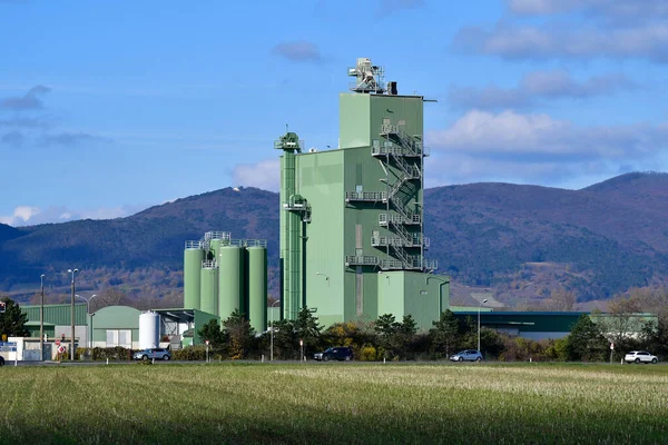 Avusturya, asfalt karıştırma tesisi ve dış merdiven