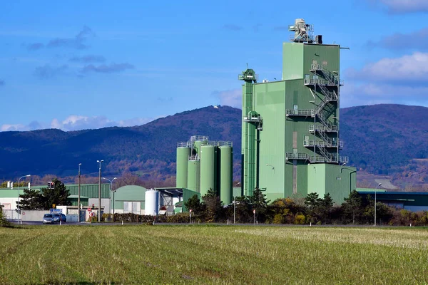 Avusturya, asfalt karıştırma tesisi ve dış merdiven