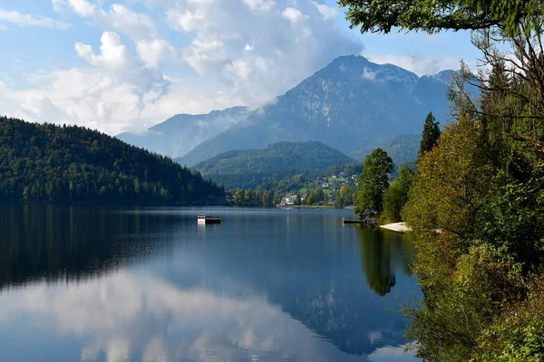 Áustria Lago Altausseer Com Gama Dachstein Geleira Segundo Plano — Fotografia de Stock