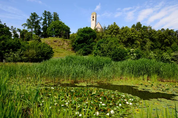 Italia Iglesia San Constantino Estanque Con Nenúfares Tirol Del Sur —  Fotos de Stock