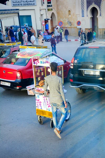 Fes Morocco November 2014 Unidentified People Young Man Trolley Snacks — Stock Photo, Image