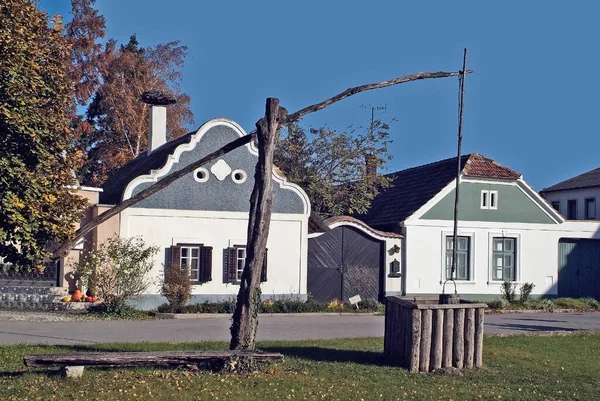 Áustria Casa Estilo Tradicional Desenhar Bem Aldeia Apetlon Burgenland — Fotografia de Stock