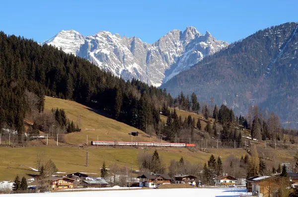 Áustria Caminho Ferro Frente Loferer Steinberge Montanha Tirol — Fotografia de Stock