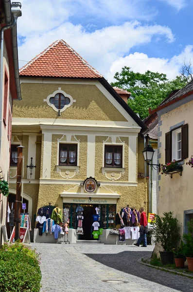 Duernstein Áustria Junho 2013 Homem Não Identificado Loja Lembranças Roupas — Fotografia de Stock