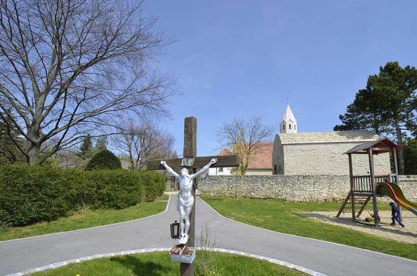 Austria Estatua Cristo Iglesia Parroquial Margarethen Moos Está Rodeada Por —  Fotos de Stock
