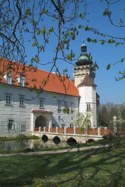 Avusturya, Aşağı Avusturya 'daki St. Poelten yakınlarındaki Pottenbrunn kalesi.