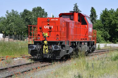 Mannersdorf, Avusturya - 09 Haziran 2021: Avusturya Federal Demiryolları 'nın dizel hidrolik lokomotifi