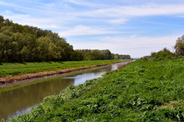Avusturya-Macaristan sınırındaki Einser Kanalı Hansag Bataklıkları ve Neusiedl Gölü 'nü düzenler.
