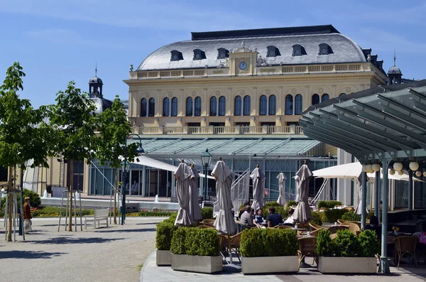 Baden Aşağı Avusturya Mayıs 2011 Kumarhaneli Spa Bahçesi Insanlar Baden — Stok fotoğraf