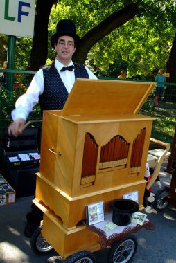 Viyana, Avusturya - 02 Eylül 2006: Viyana 'daki Bohemian Prater' da çeşitli varil organlarıyla organ varilleri oyuncularının yıllık toplantısı