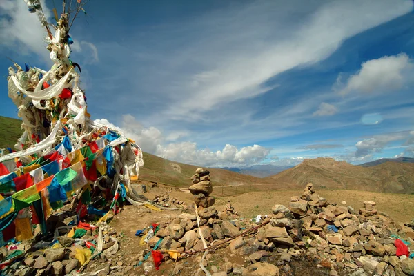 Çin, Tibet, dua bayrakları — Stok fotoğraf