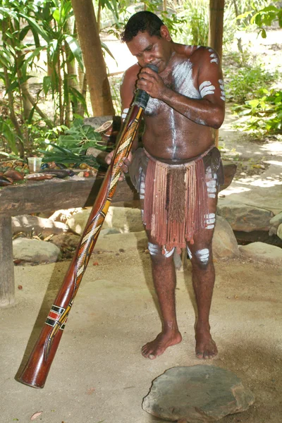 Australie, Aborigène avec didgeridoo — Photo