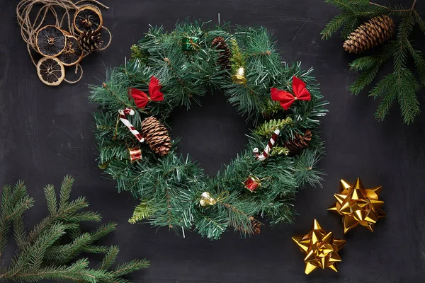 Christmas Wreath Black Concrete Background — Stock Photo, Image