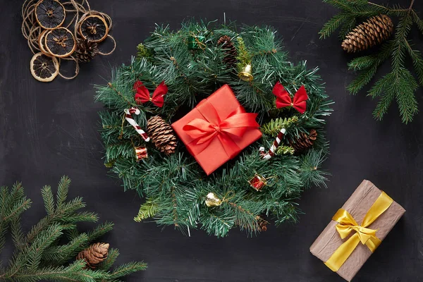 Christmas Wreath Black Concrete Background — Stock Photo, Image