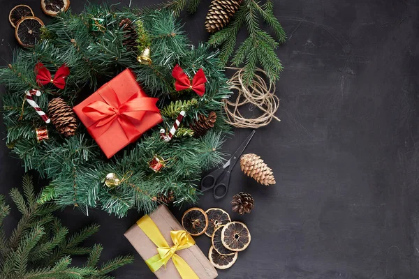 Christmas Wreath Black Concrete Background — Stock Photo, Image