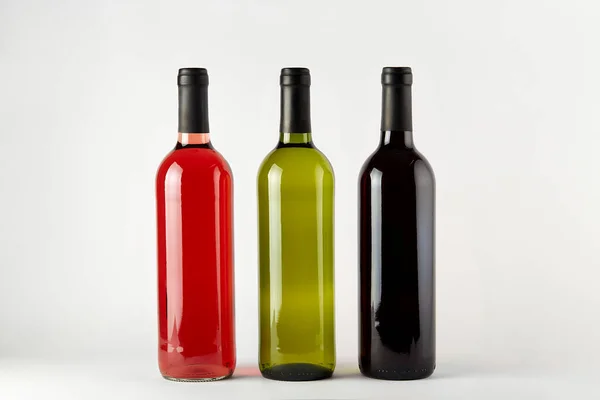 Bottiglie Vino Diversi Tipi Isolate Fondo Bianco — Foto Stock