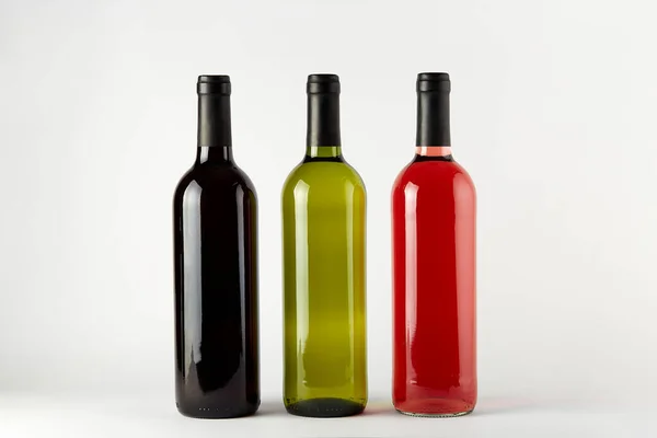 Bottiglie Vino Diversi Tipi Isolate Fondo Bianco — Foto Stock