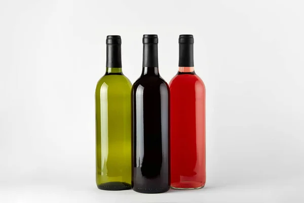 Flaschen Wein Verschiedener Sorten Isoliert Auf Weißem Hintergrund — Stockfoto