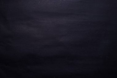 Eski kirli doku, koyu beton duvar.