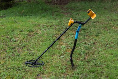 Metal dedektörlü değerli bir metal arıyorum.