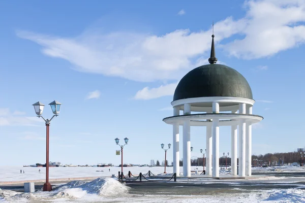 Petrozavodsk, Rusya Onego gölde kış dolgu üzerinde Rotunda — Stok fotoğraf