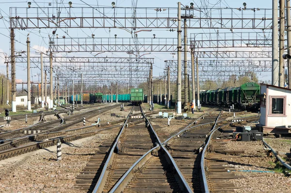 Birçok demiryolu parça ve kargo trenler - endüstriyel cityscape