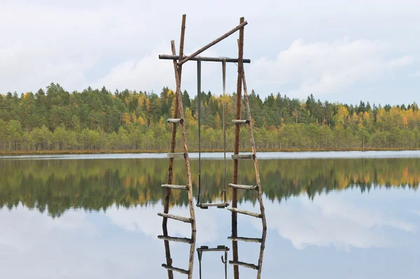 su üzerinde salıncak