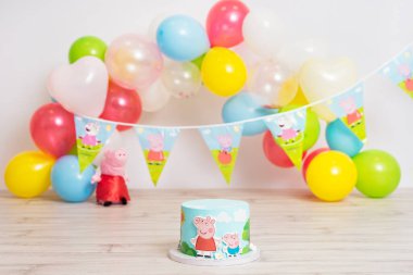 Yumurta, patates ve pastırmadan yapılmış ev yapımı İspanyol omleti. Geleneksel İspanyol mutfağı. Gıda ve gastronomi konsepti. Ev yapımı. Geleneksel. Boşluğu kopyala.