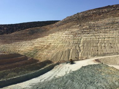Anakara Milos, Kiklad-Yunanistan 'daki madencilik sahası manzarası