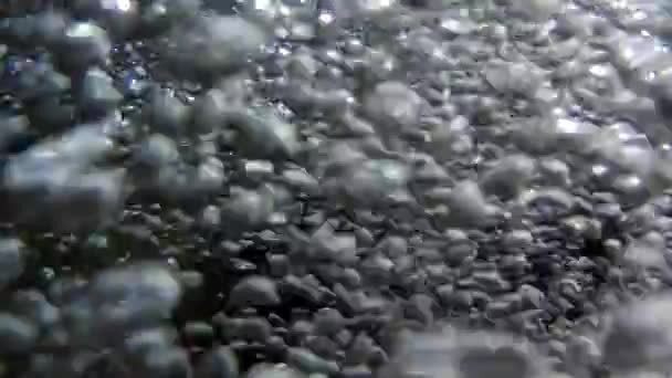 Bajo Cascada Turbulencia Submarina Con Burbuja Agua Arremolinada — Vídeos de Stock