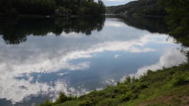 Bulutların yansıması, Ticino Nehri, Peyzaj, ağaçlar, su, nehir,