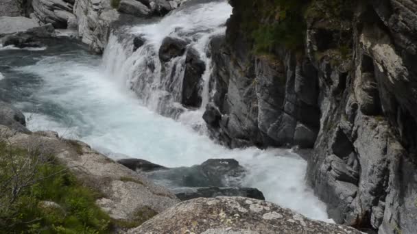 Cascada Roca Montaña Cascada Lillaz Parque Nacional Gran Paradiso Lillaz — Vídeo de stock