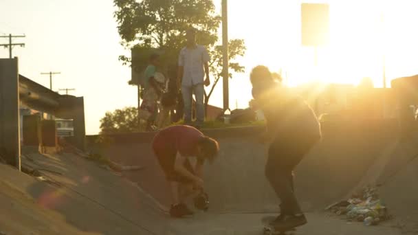 Santa Cruz Sierra Bolivia August 2015 Young Indieous Man Skating — 비디오