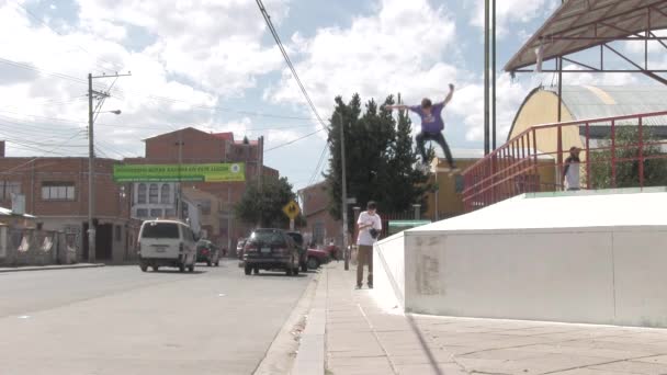 Paz Bolivya Mayıs 2016 Genç Bir Kafkasyalı Büyük Meydan Merdivenlerde — Stok video