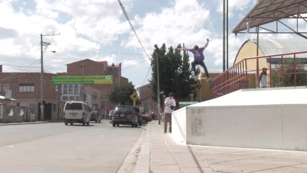 Paz Bolivia Maj 2016 Ung Kaukasisk Mand Står Skøjter Trappe – Stock-video