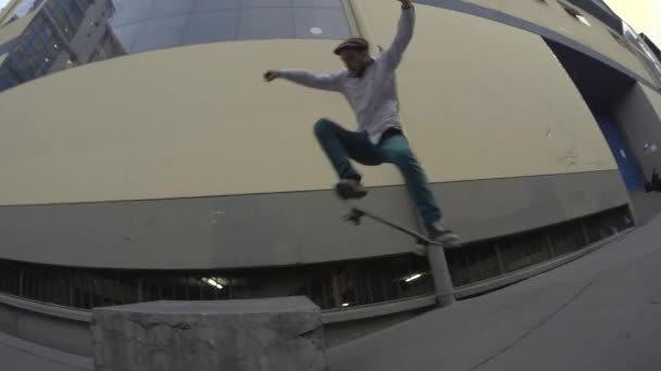 Young Caucasian Man Skating Park Quarter Pipe — Stok Video
