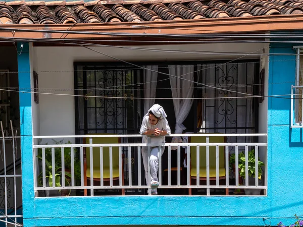 Medellin Antioquia Colombia November 2020 Latin Woman Towel Her Head — 图库照片