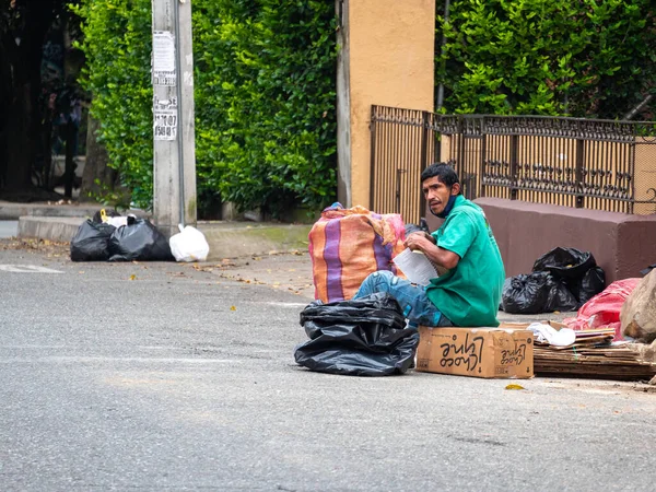 Medellin Antioquia Colombia November 2020 Sitting Homeless Man Sorting Out — Stock Photo, Image