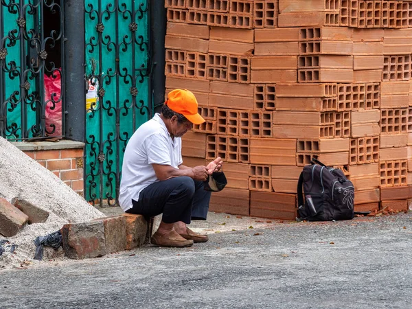 Medellin Antioquia Colombia November 2020 Hispanic Male Orange Cap Handles — Stock Photo, Image