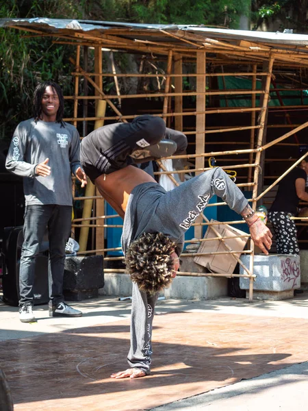 Medellin Antioquia Kolumbien Dezember 2020 Junger Mann Breakdance Schwarzen Und — Stockfoto