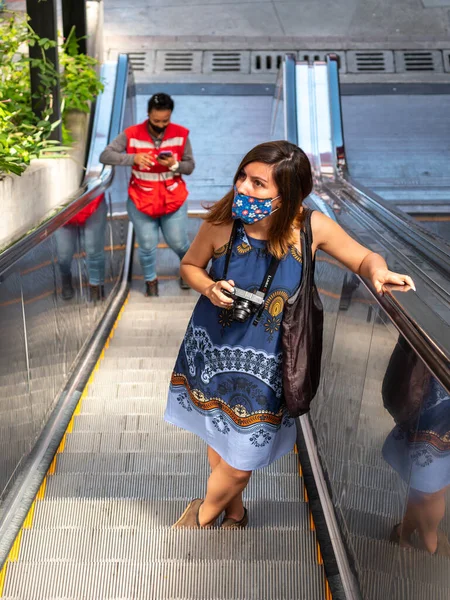 Medellin Antioquia Colombia December 2020 Young Hispanic Woman Black Compact — Stock Photo, Image