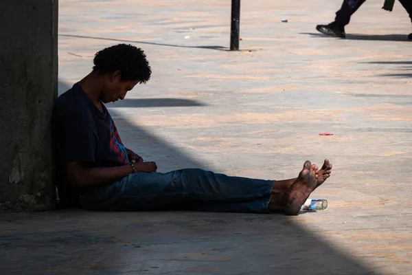Medellin Antioquia Colombia January 2021 Hispanic Homeless Man Sits Concrete — Stock Photo, Image