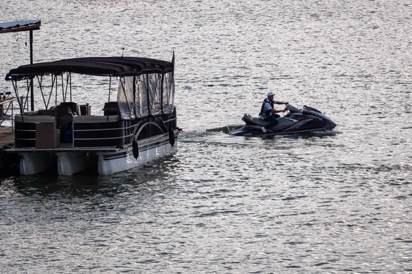 Guatape Antioquia Colombia Abril 2021 Latin Man Driving Jetsky Boat — Foto de Stock