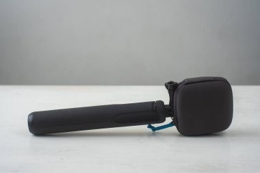 360 Kamera Beyaz Masadaki Sopayla Kapalı