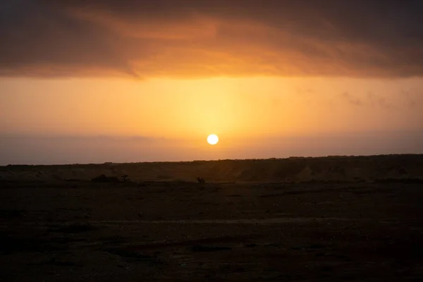 Nascer Sol Deserto Punta Gallinas Com Céu Amarelo Cheio Nuvens — Fotografia de Stock