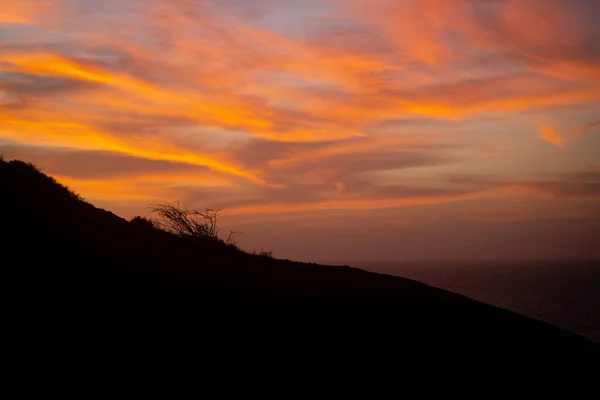 Pôr Sol Avermelhado Mostra Céu Com Nuvens Laranja Farol Punta — Fotografia de Stock